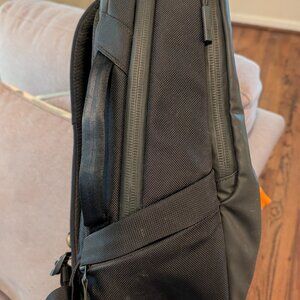 Aer tech backpack 2 w/ Aer Cable Kit 2 Black